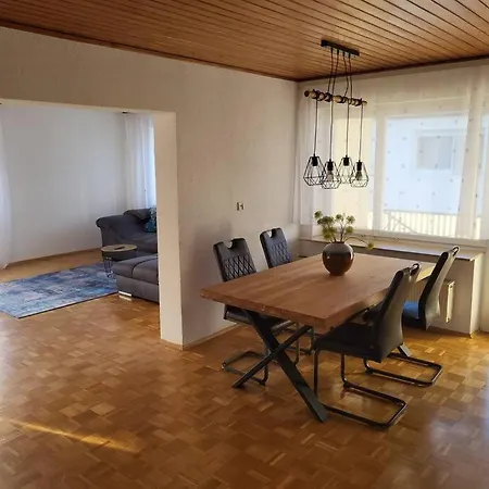 Zentrale, Helle Apartament